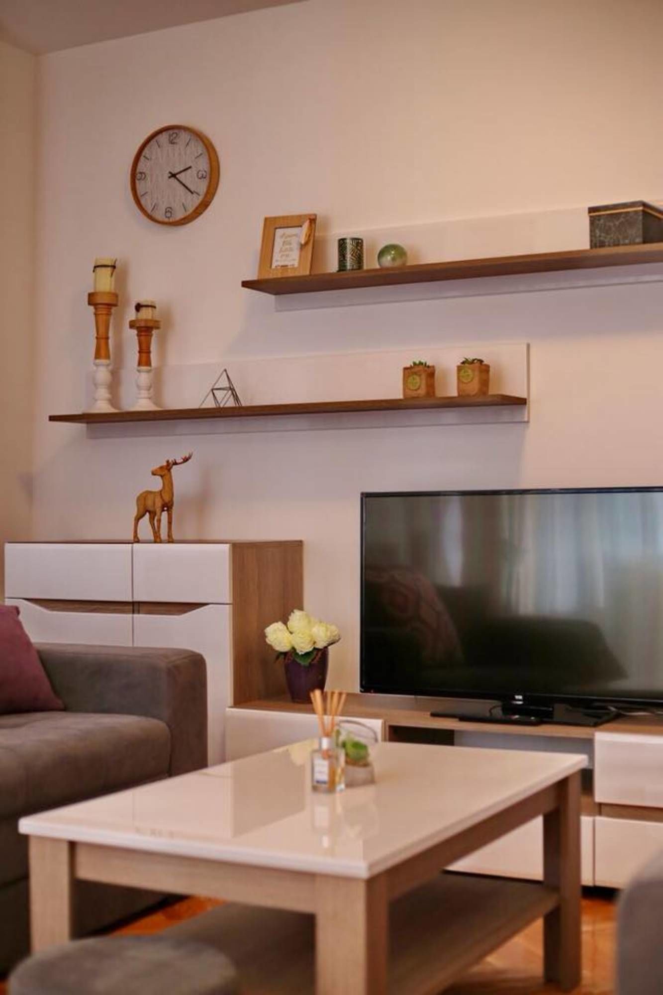 Comfort Apartment | Living area | Flat-screen TV