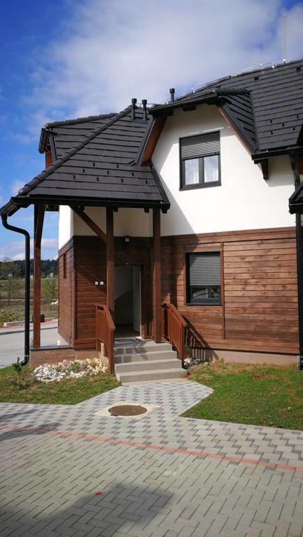 Front of property - Ambasador Apartments Zlatibor (Zlatibor)