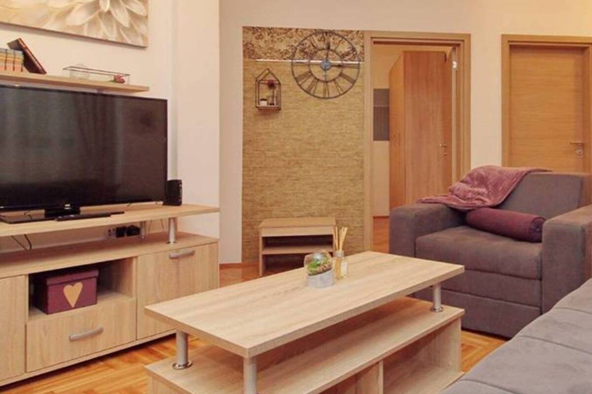 Departamento de lujo | Área de sala de estar | Televisión de pantalla plana 