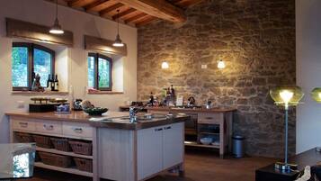 Réfrigérateur, four, plaque de cuisson, lave-vaisselle