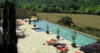 The Main House - from 8 to 10 people Casale Monticchio, a 17th century farmhouse