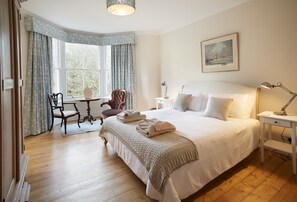 6 chambres, fer et planche à repasser, Wi-Fi, draps fournis