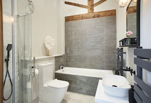 Hair dryer, towels - The Cart Shed A charming barn conversion that has been refurbished to an exceptional standard. (Downton-on-the-Rock)