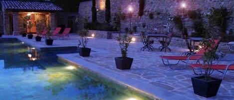 Piscine à débordement