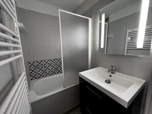 Bathtub