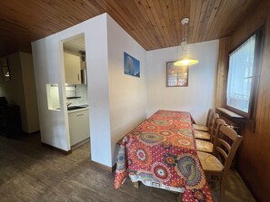 Dining - Elan 19 - Apartment for 7 people 3* in the village (La Clusaz)