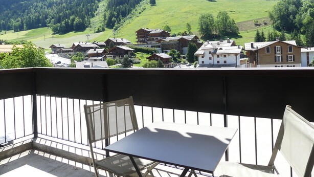 Outdoor dining - ELAN 19 - Village center apartment, near the aquatic center - Parking (La Clusaz)