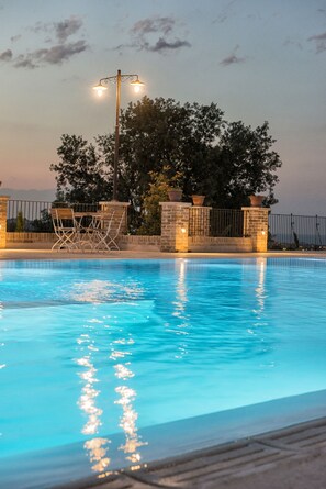 Piscina externa sazonal