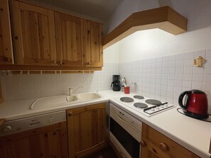 Réfrigérateur, micro-ondes, four, lave-vaisselle