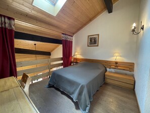3 bedrooms, iron/ironing board