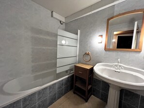 Bathtub