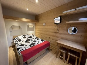 1 chambre, fer et planche à repasser, Wi-Fi gratuit