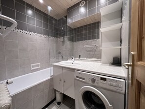 Badewanne, Haartrockner