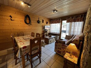 Flachbildfernseher, DVD-Player