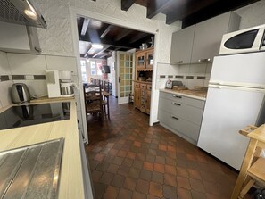 Fridge, microwave, oven, dishwasher - Cotterg - Chalet for 15 people 2* in the village (La Clusaz)
