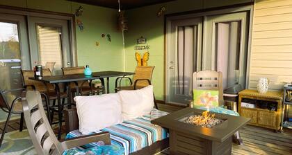 Otters Way est une grande maison aérée qui dispose d'une entrée de la riviÚre et des ponts!