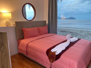 Honeymoon Studio Suite | Rollaway beds, bed sheets - Blue Lagoon Home Trang (Kantang)