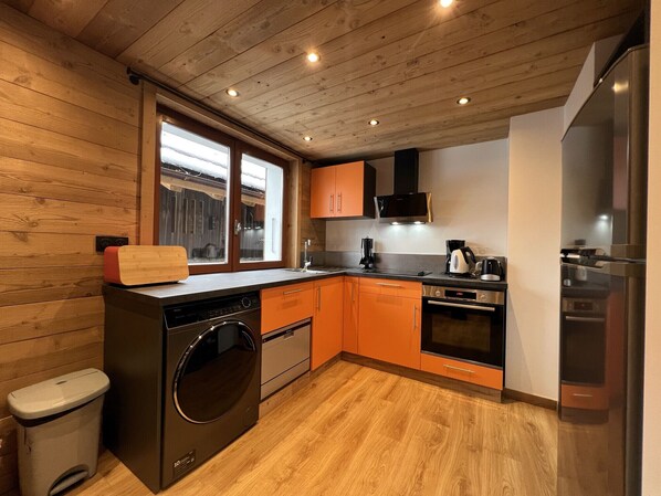 Réfrigérateur, micro-ondes, four, lave-vaisselle