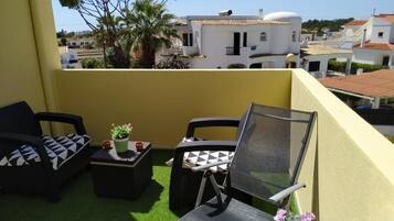 Dreibettzimmer, Balkon | Terrasse/Patio