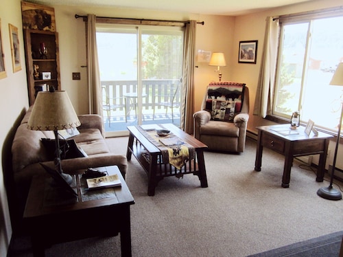 Bison Hideaway Condo - fully updated, warm & inviting Yellowstone Retreat for 2
