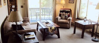 Bison Hideaway Condo - fully updated, warm & inviting Yellowstone Retreat for 2