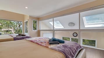 4 slaapkamers, een strijkplank/strijkijzer, gratis wifi, beddengoed