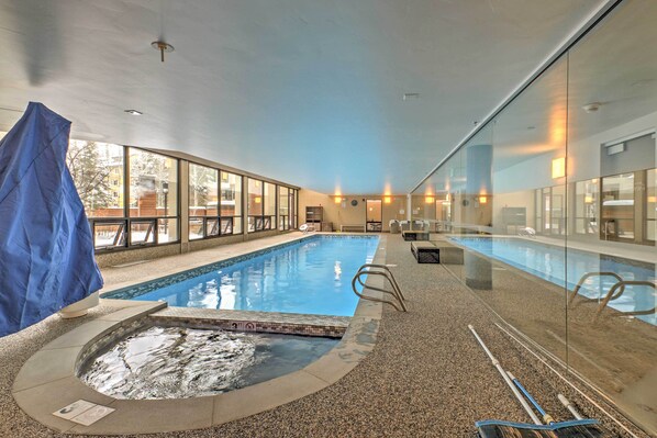 Sisäuima-allas, ulkouima-allas