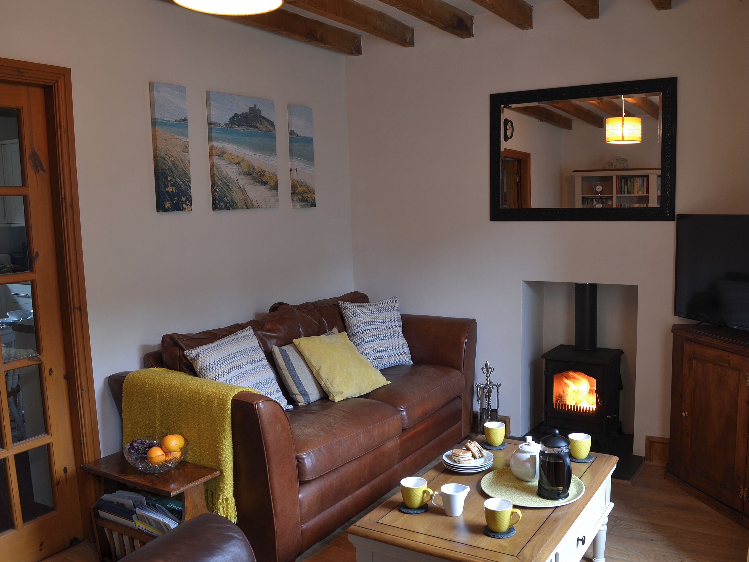 TV, fireplace