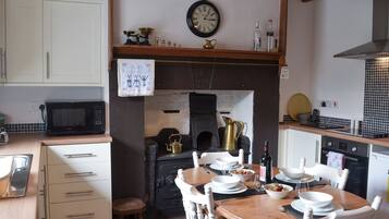 Dishwasher, cookware/dishes/utensils