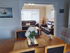 Fireplace - 3 bedroom accommodation in Amble (Amble)