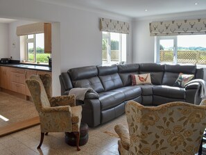 Fireplace - 4 bedroom accommodation in Nomansland, near Tiverton (Nomansland, near Tiverton)