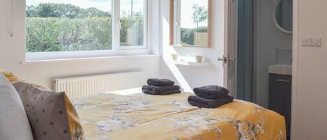 4 bedrooms, free WiFi, bed sheets