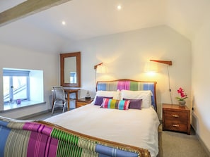 4 bedrooms, WiFi (free), bed sheets