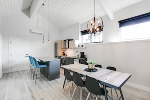 Design Condo, 1 Bedroom, Kitchen | Dining room