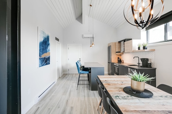 Design Condo, 1 Bedroom, Kitchen | Private kitchen