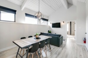 Design Condo, 1 Bedroom, Kitchen | Dining room