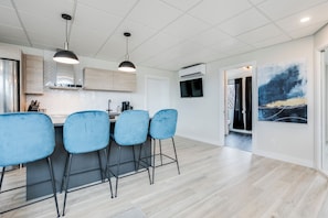 Design Condo, 1 Queen Bed with Sofa bed, Kitchen | Private kitchen