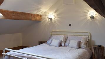 3 bedrooms, free WiFi, bed sheets