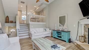 Een smart-tv en een open haard