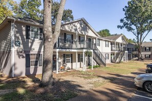 Exterior - Walk To The Game in Oxford! (Oxford)