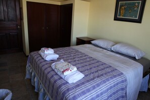 2 Schlafzimmer, Zimmersafe, Bügeleisen/Bügelbrett, Reisekinderbett