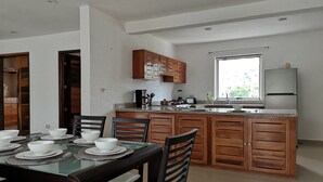 Microwave, oven, stovetop, blender - Sirenis Akumal 2 Bedroom Apartment (Akumal)