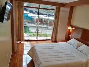 Down duvets, individually decorated, individually furnished, desk - Hotel Tierra In (Machu Picchu)
