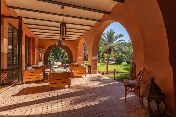 Luxury Villa | Terrace/patio
