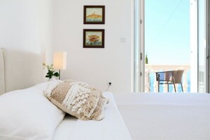 5 makuuhuonetta, silitysrauta/-lauta, vuodevaatteet