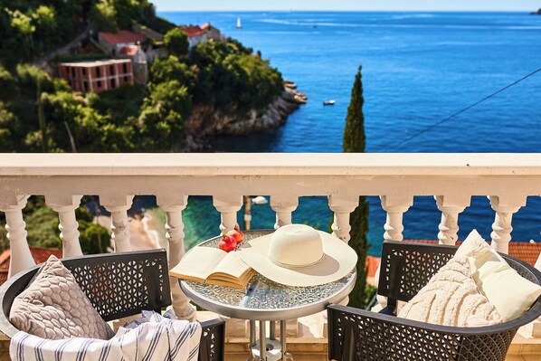 Unclassified image, 1 of 64, button