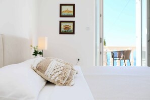 5 bedrooms, iron/ironing board, free WiFi, bed sheets