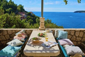 Unclassified image, 4 of 64, button