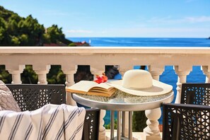 Unclassified image, 3 of 64, button