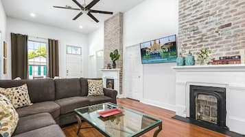 Télévision, table de tennis de table